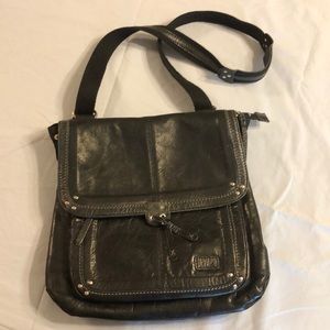 The Sak crossbody. 🖤